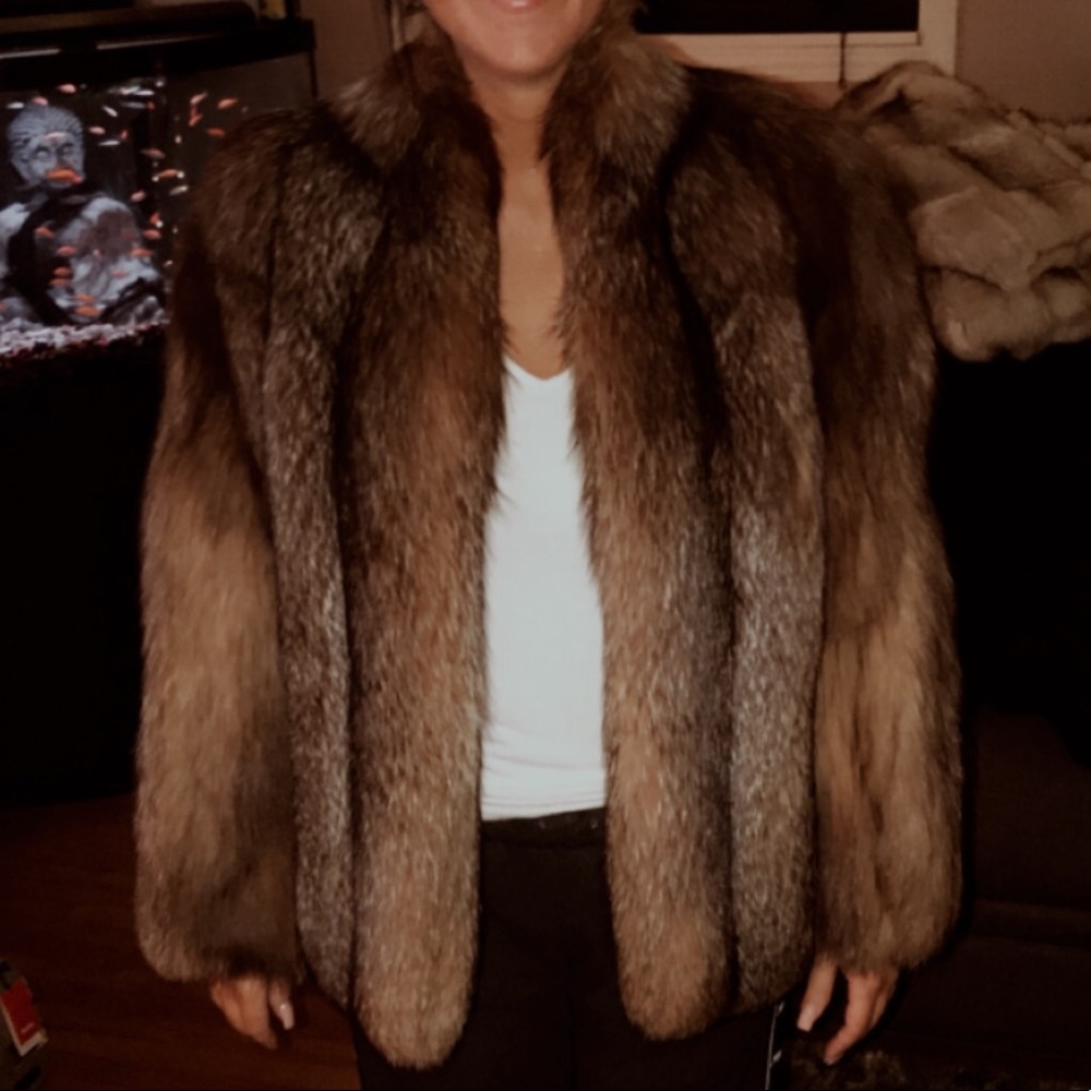 Authentic brown fox fur coat! 🦊